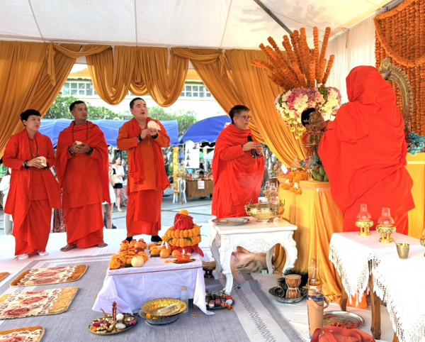 เชียงใหม่ “สายมู” แน่นเต็มลานสามกษัตริย์ แห่บูชา-ขอพร พระคเณศ ช่างฟ้อนหลายร้อยชีวิตฟ้อนถวาย ประชาชน-นักท่องเที่ยวตื่นตาตื่นใจ